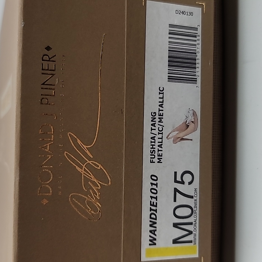 Donald J Pliner Wandie1010 Leather Heels. - Picture 14 of 14